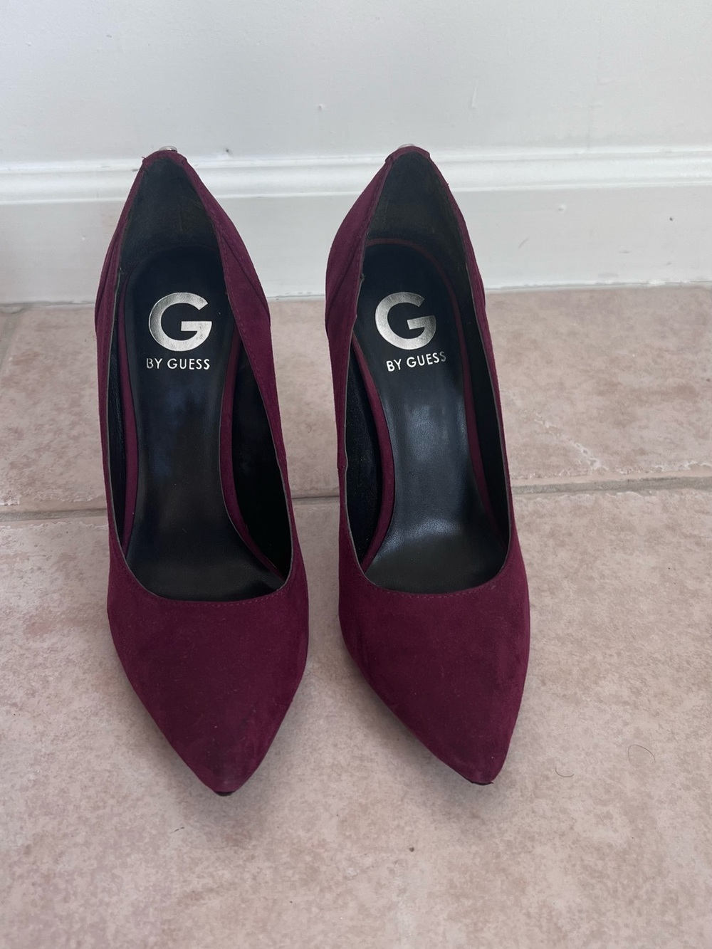 G by GUESS Burgundy Suede Pointed Toe Pumps Y2K Stiletto Heels 7.5
